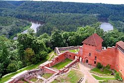 Zamek Zakonu Kawalerów Mieczowych Turaida - Łotwa