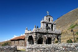  Kościółek w jednym pueblo andino